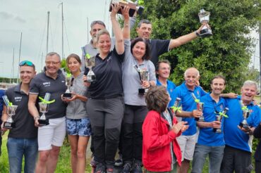 Campionato Italiano Team Race: il Trofeo Paolo Campisi riservato ai vincitori torna al Trasimeno.