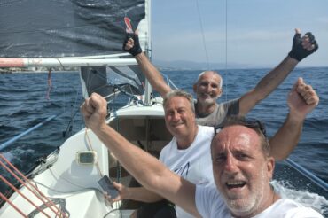 Davide Sampiero, Cesare Boldrini, Alessandro Giumelli, i ‘Pekoranera’, sono i nuovi Campioni Italiani Match Race di Classe 2023.